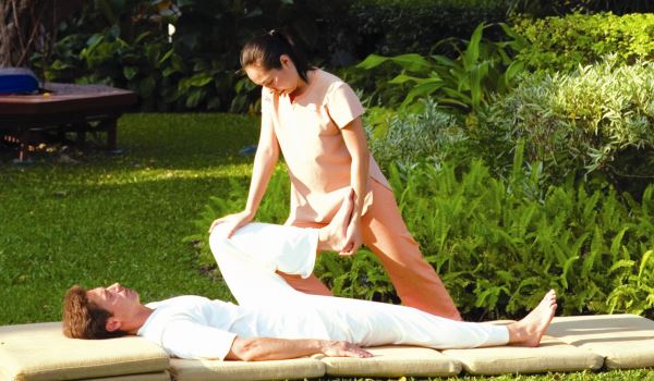 An outdoor physiotherapy session at Chiva Som