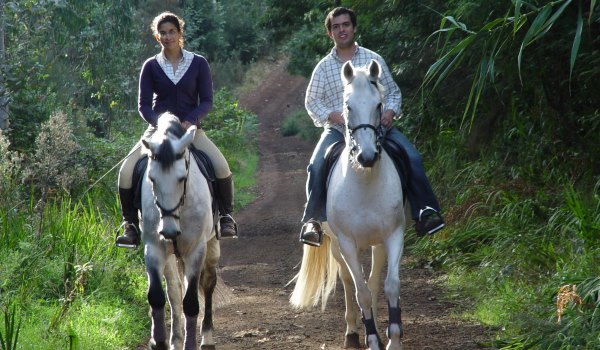 Go horseriding together at Florblanca