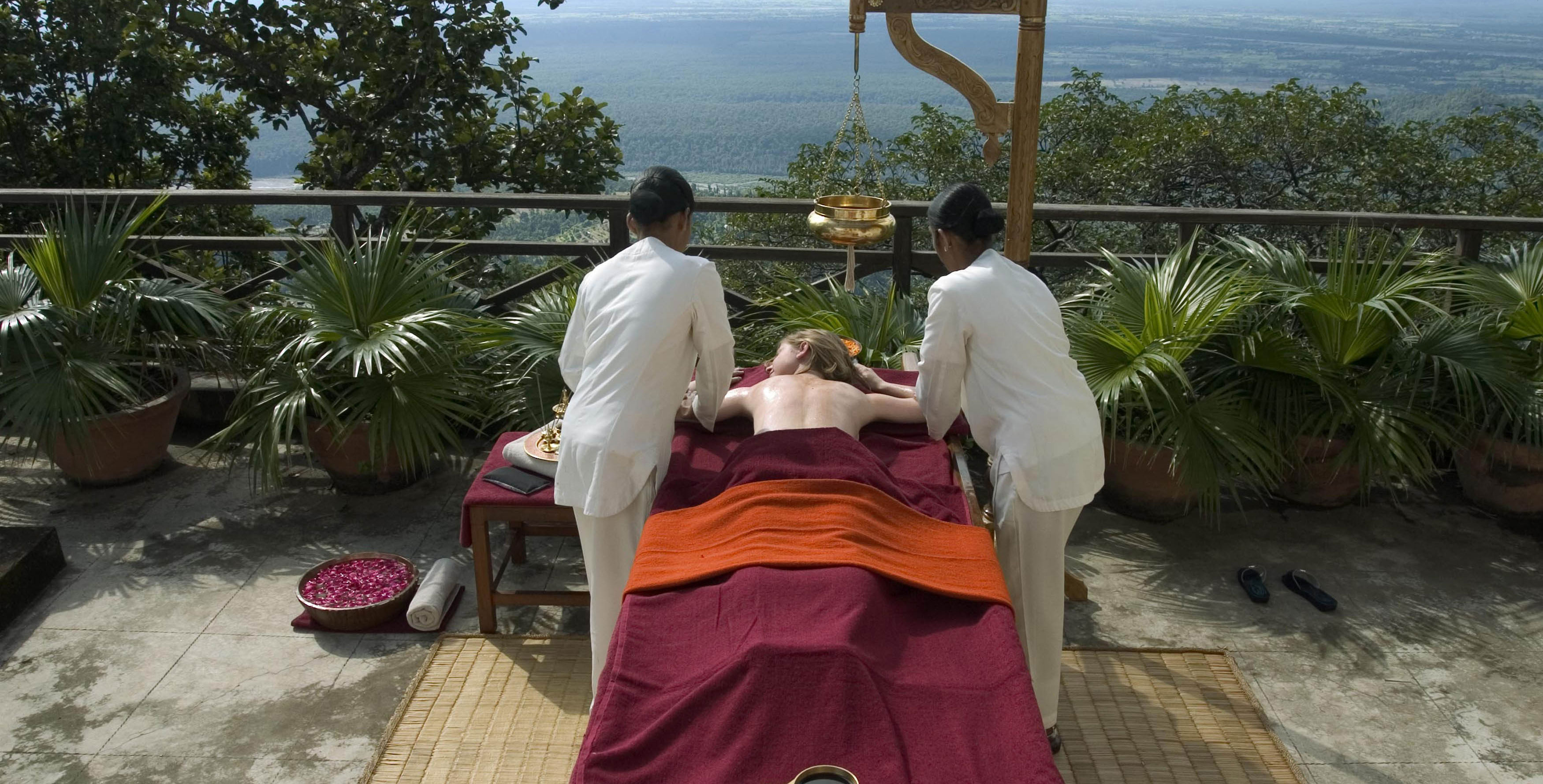 massage at ananda