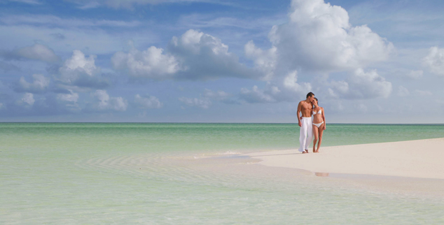 beach couple parrot cay