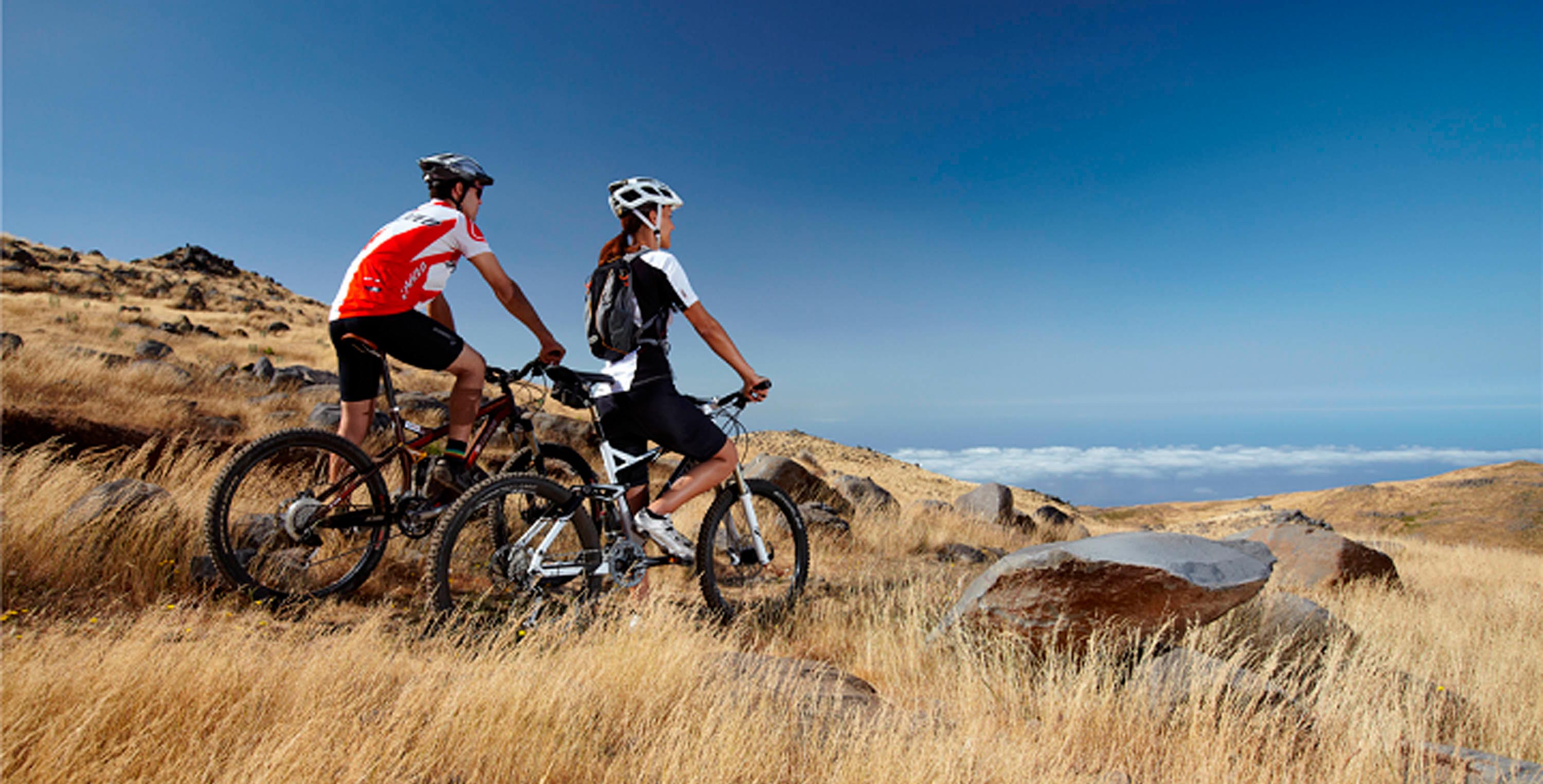 portugal cycling couple