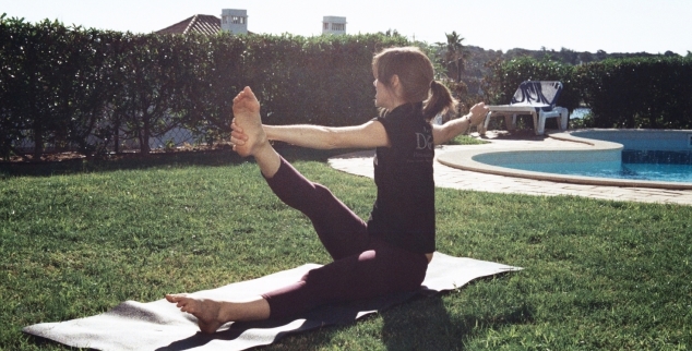 Stretching before training on a Luxury Algarve Bootcamp