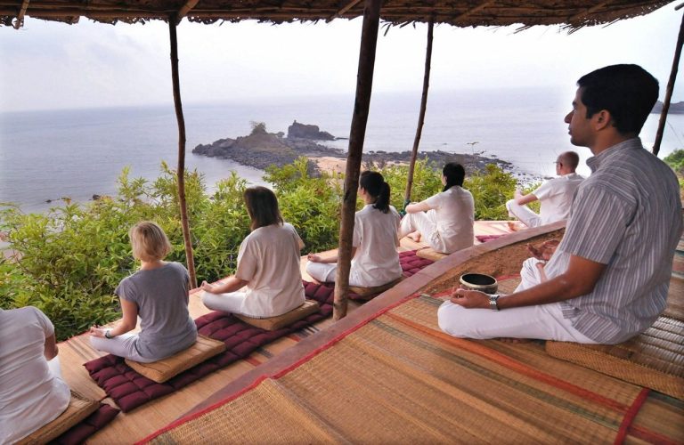 4 Authentic Yoga Retreats in India