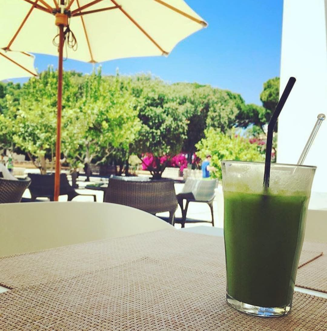 Healthy smoothie at ZEST, Pine Cliffs Resort