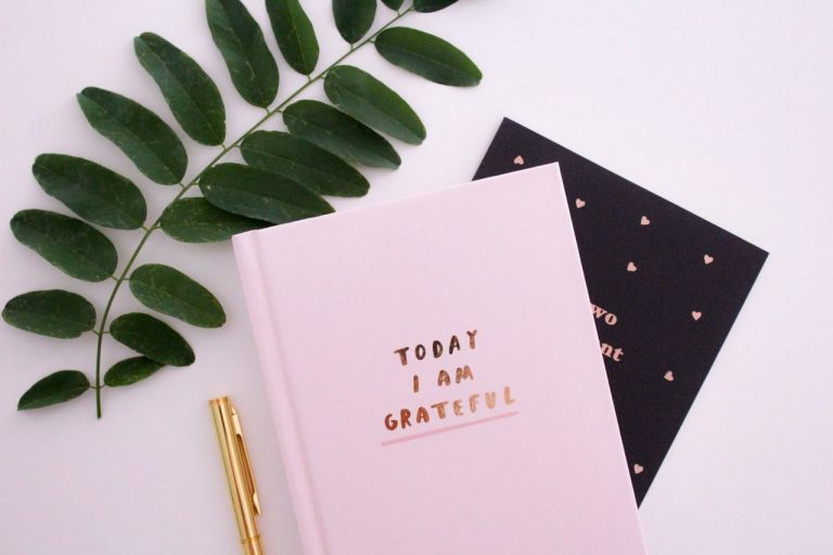 What is a Gratitude Journal? (With How to Step-By-Step Guide)