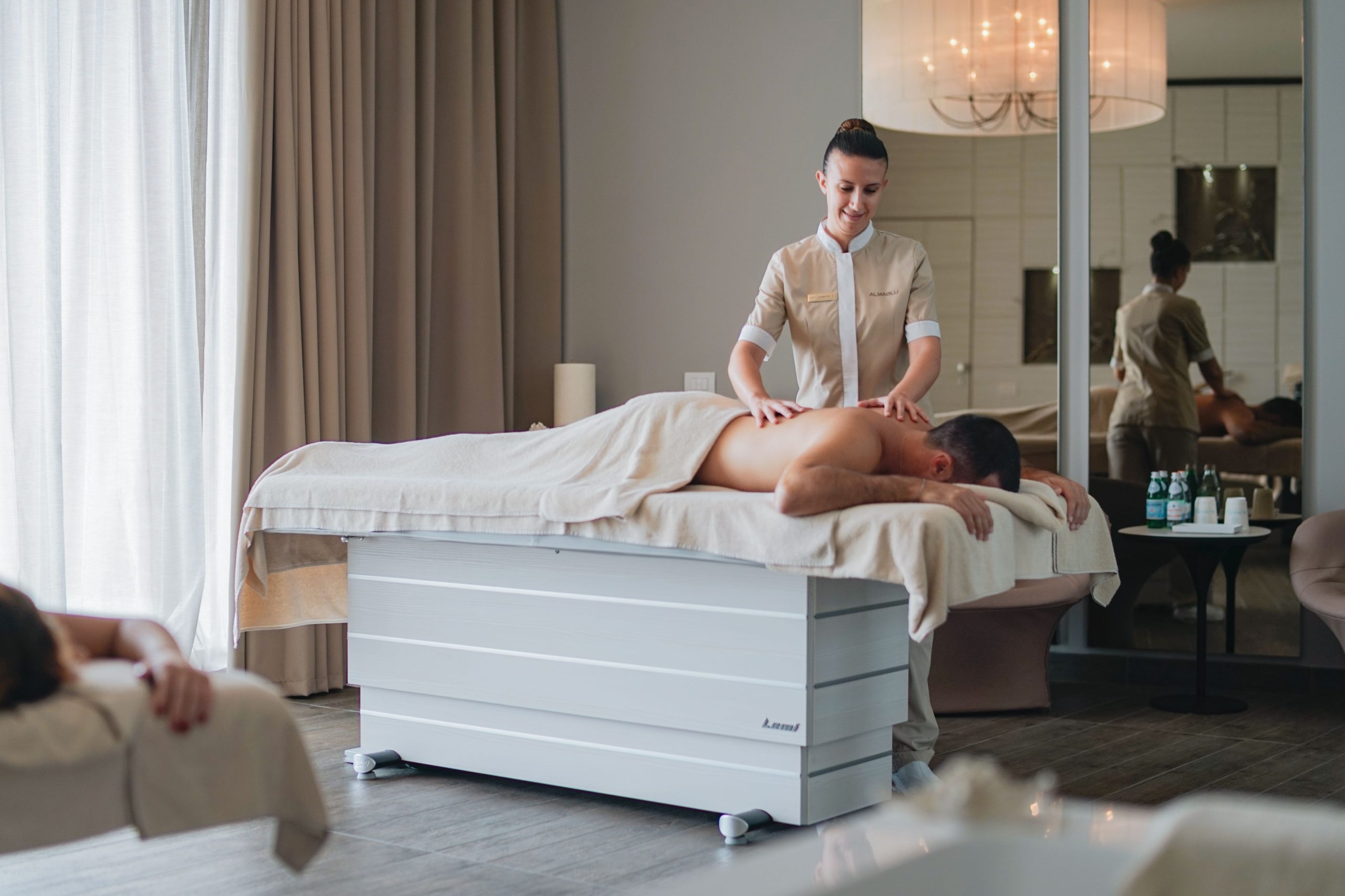 Man receiving a massage at Almar Jesolo Resort and Spa
