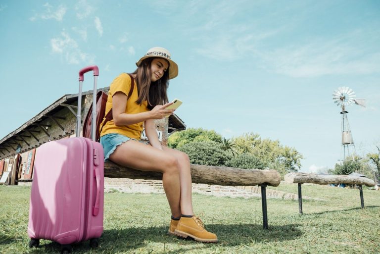 How to Keep Your Gut Healthy While Travelling