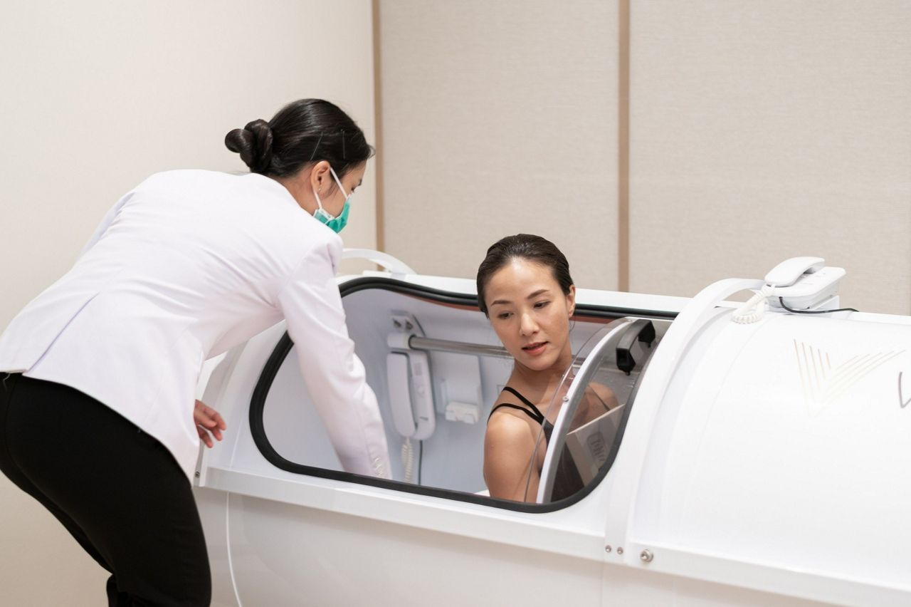 Hyperbaric chamber oxygen treatment 