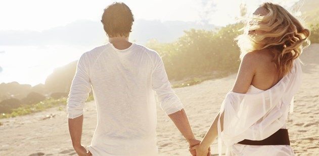 Shanti Maurice Couple Stroll Blog Header Blog Header