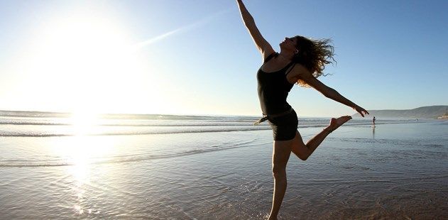 Paradis Plage Frisbee Jump Blog Header