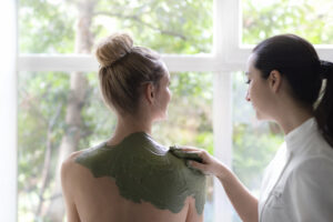 Guest enjoying a body mask at Chenot Cleanse & Rebalance at L'Albereta Relais & Chateaux
